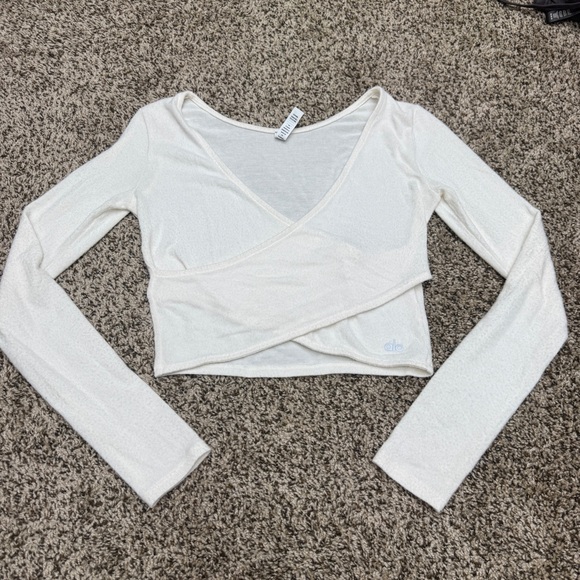 ALO Yoga Tops - ALO Yoga Cream Long Sleeve Crop Top